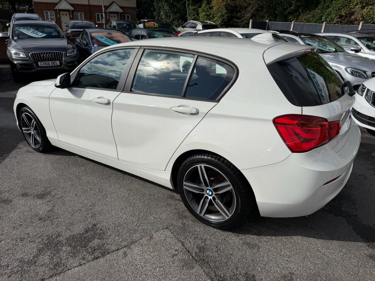 BMW 1 Series view 8