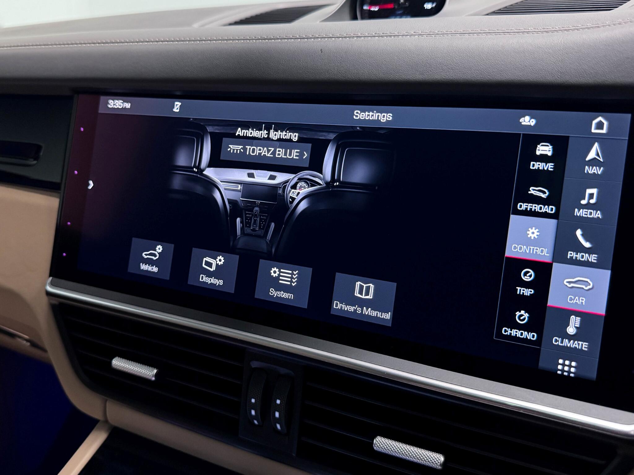 Porsche Cayenne view 60