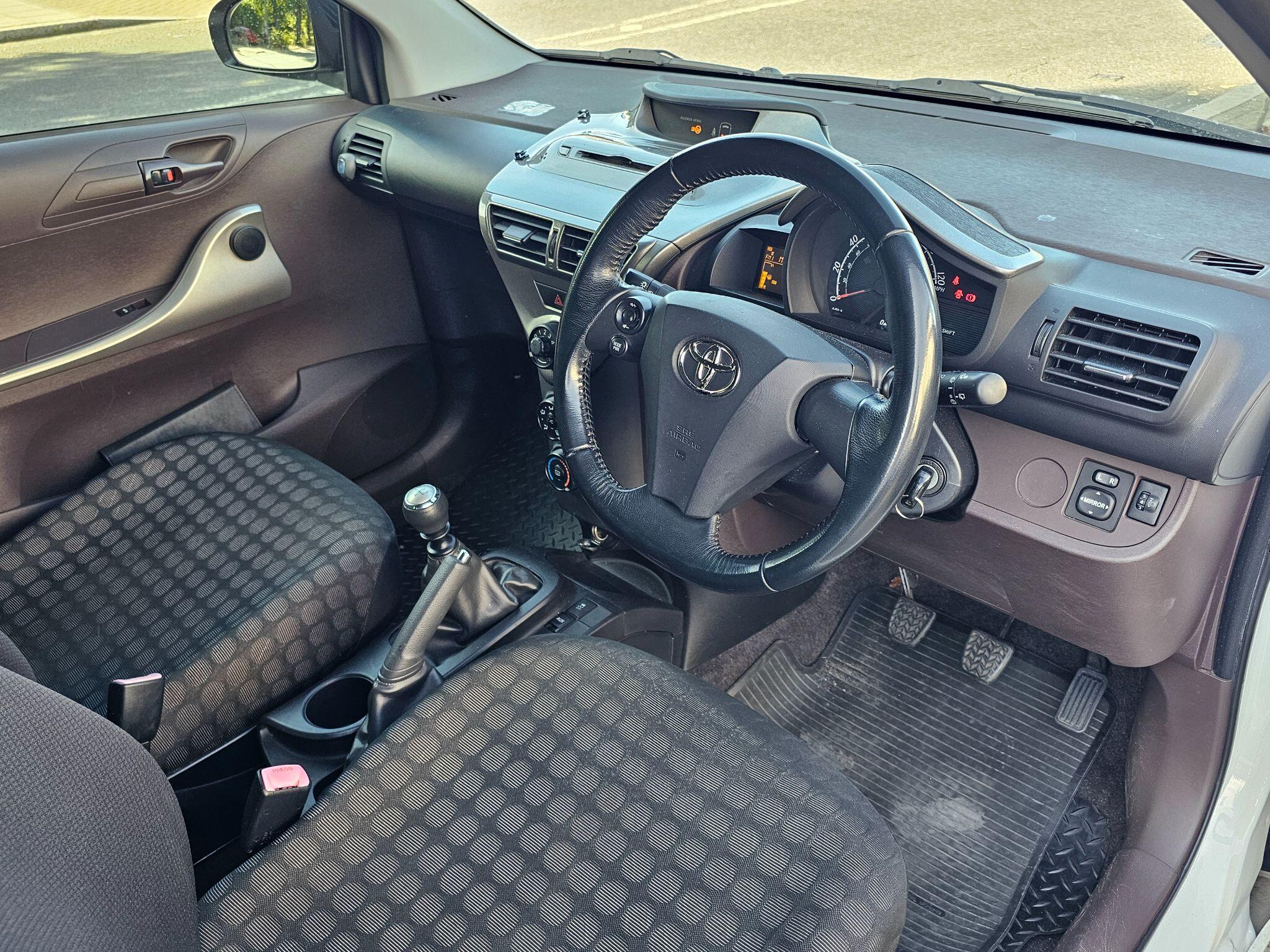 Toyota Iq view 23