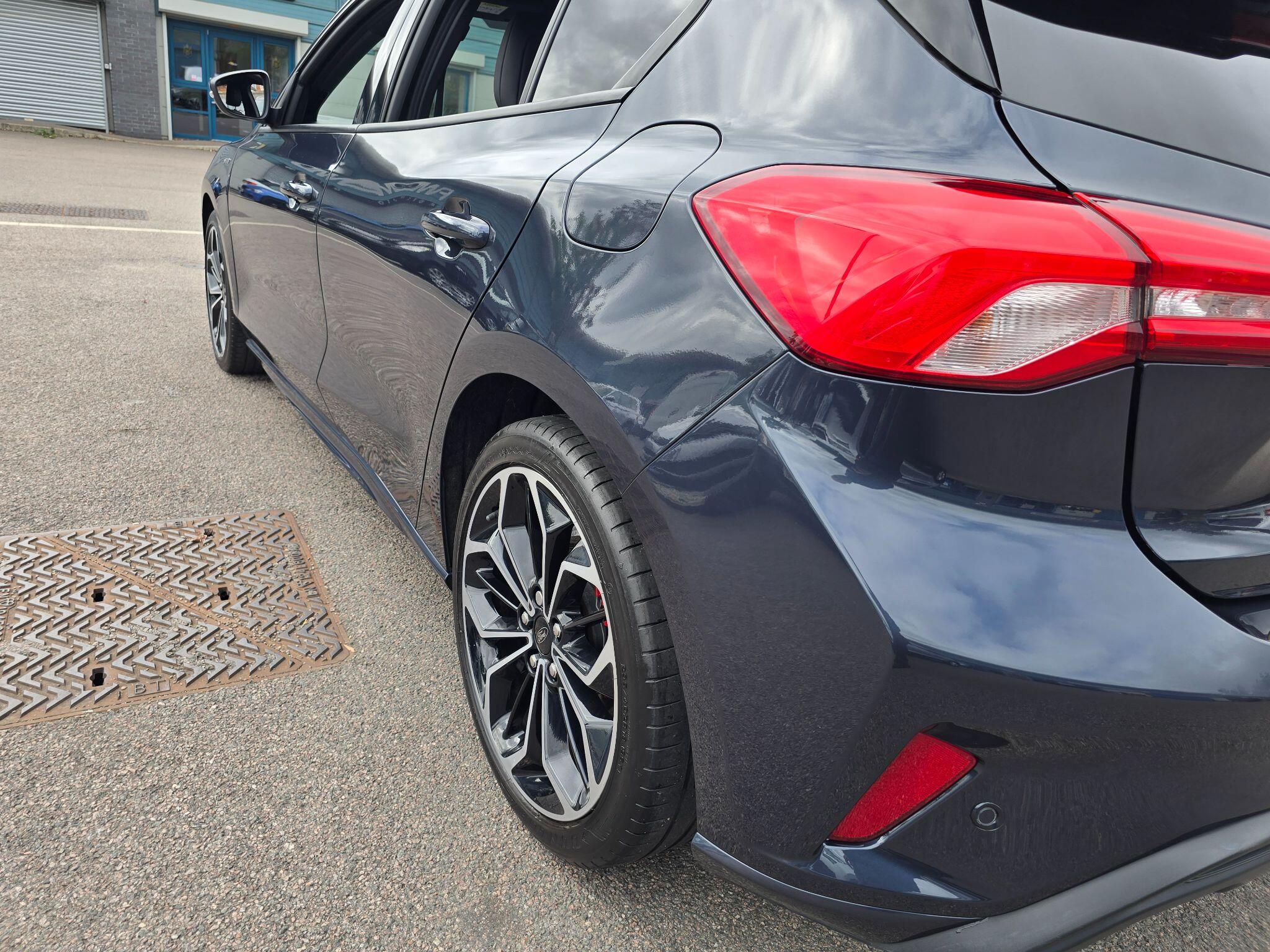 Ford Focus view 90