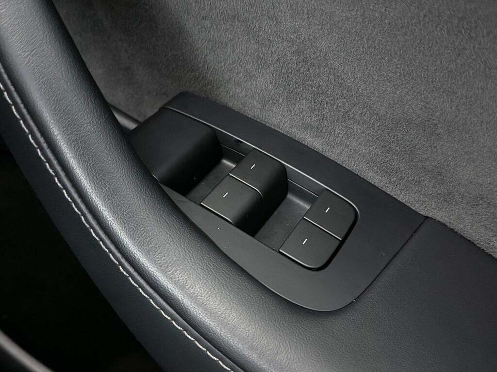 Tesla Model Y view 24