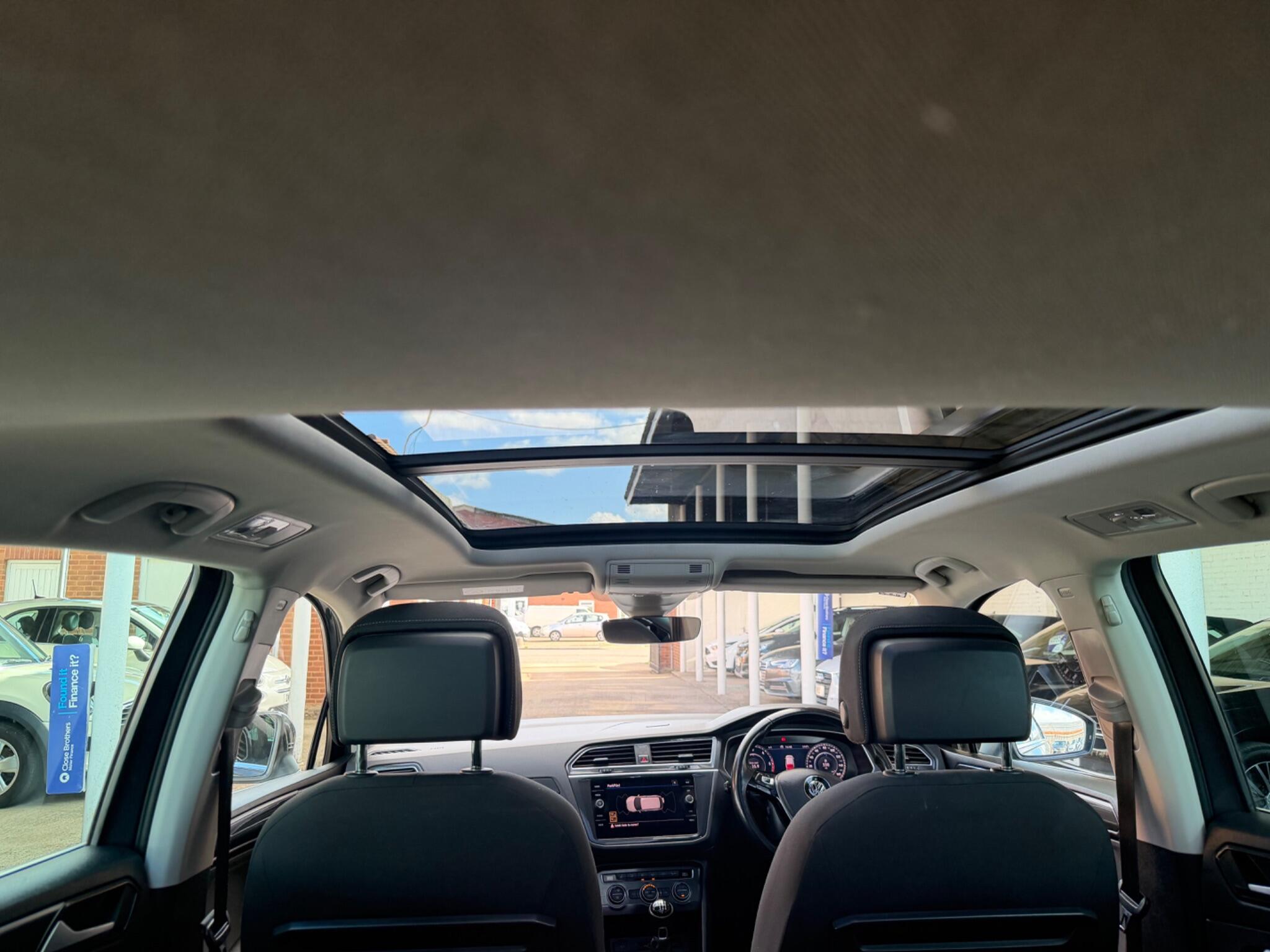 Volkswagen Tiguan view 21