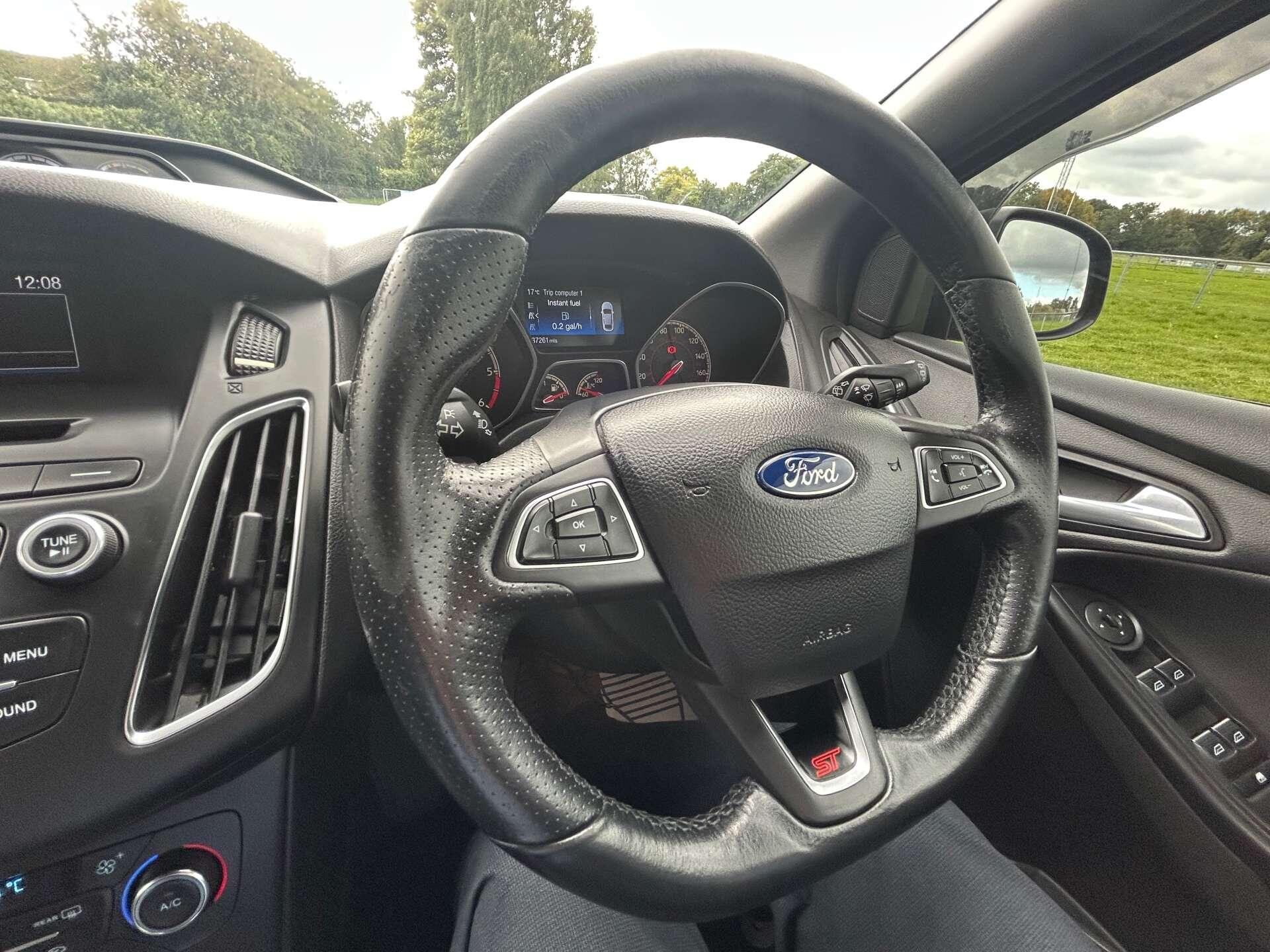 Ford Focus view 27