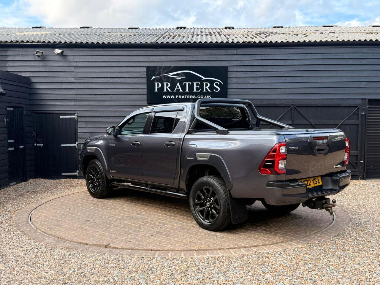 Toyota Hilux view 8