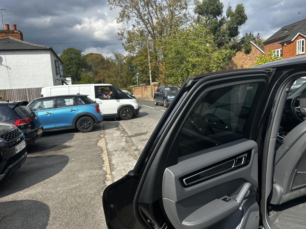 Porsche Cayenne view 29