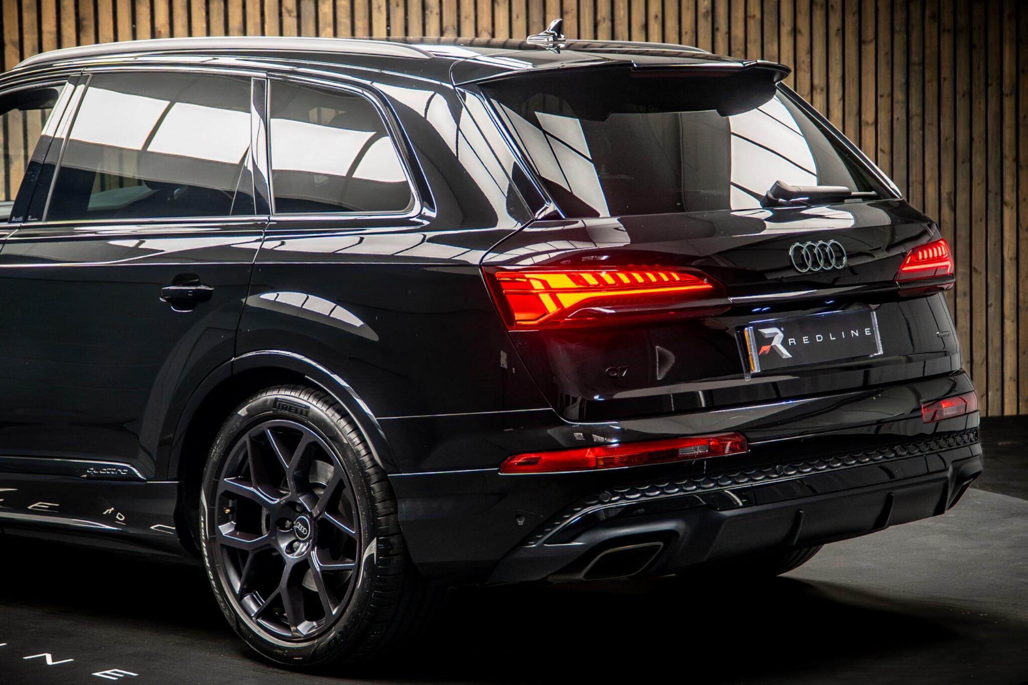 Audi Q7 view 16