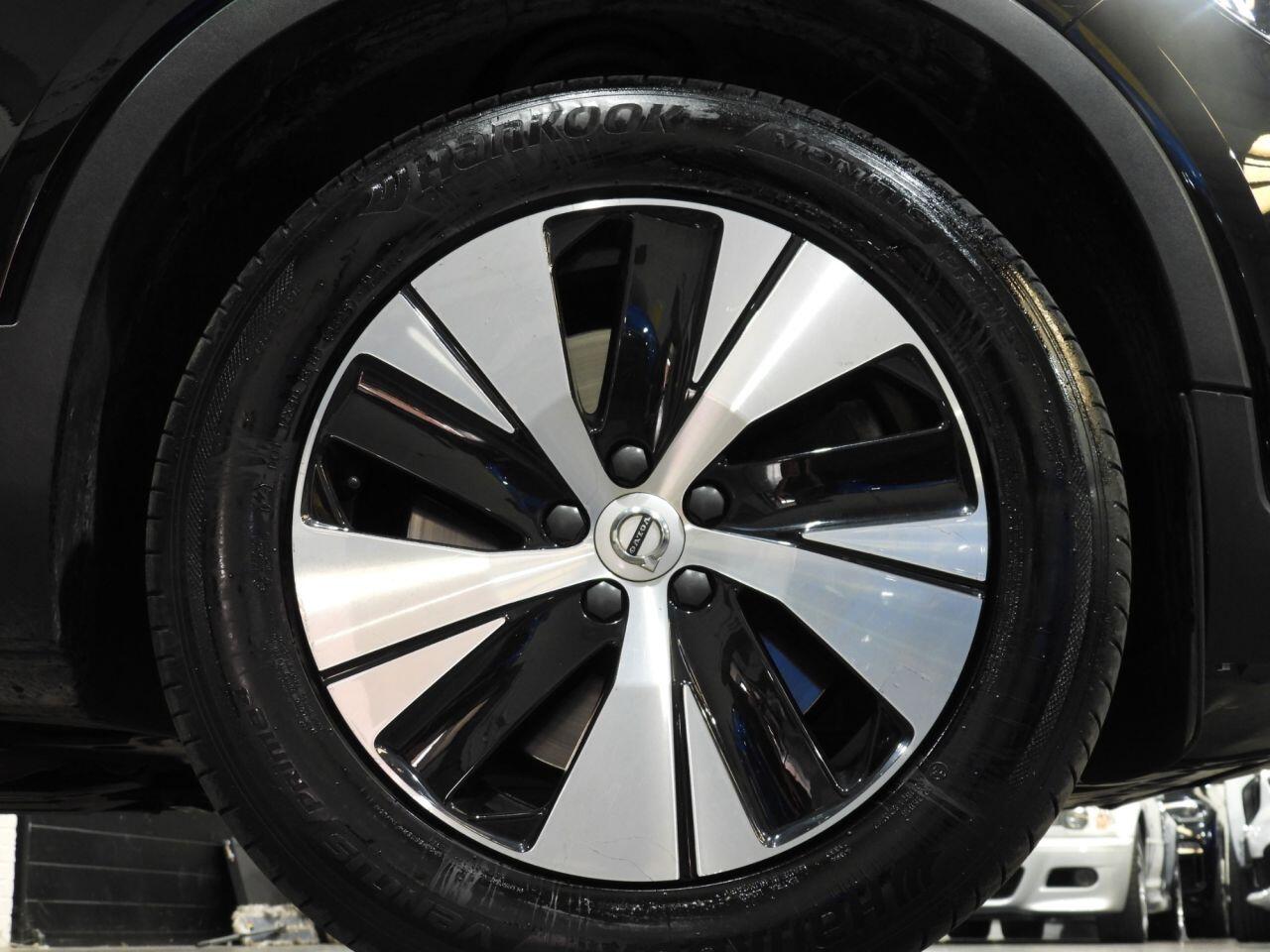 Volvo XC40 view 12