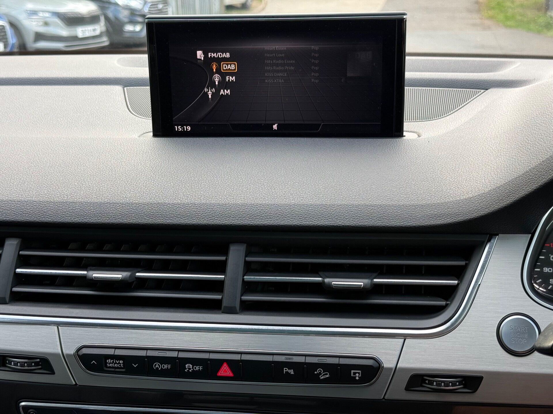 Audi Q7 view 49