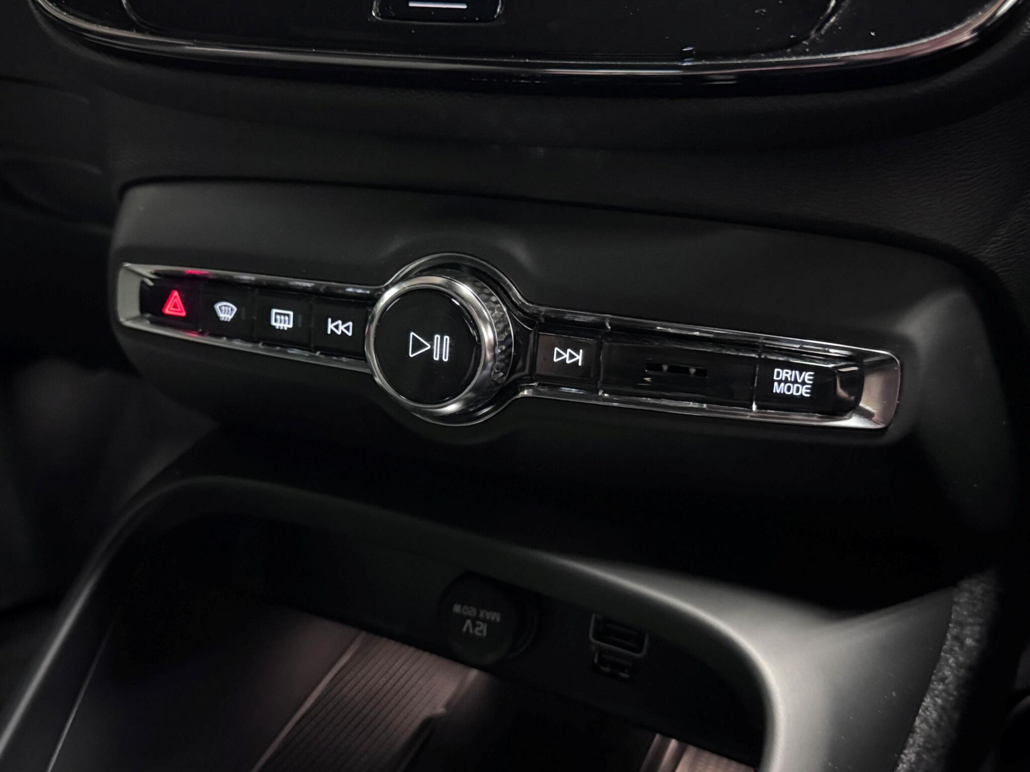 Volvo XC40 view 40