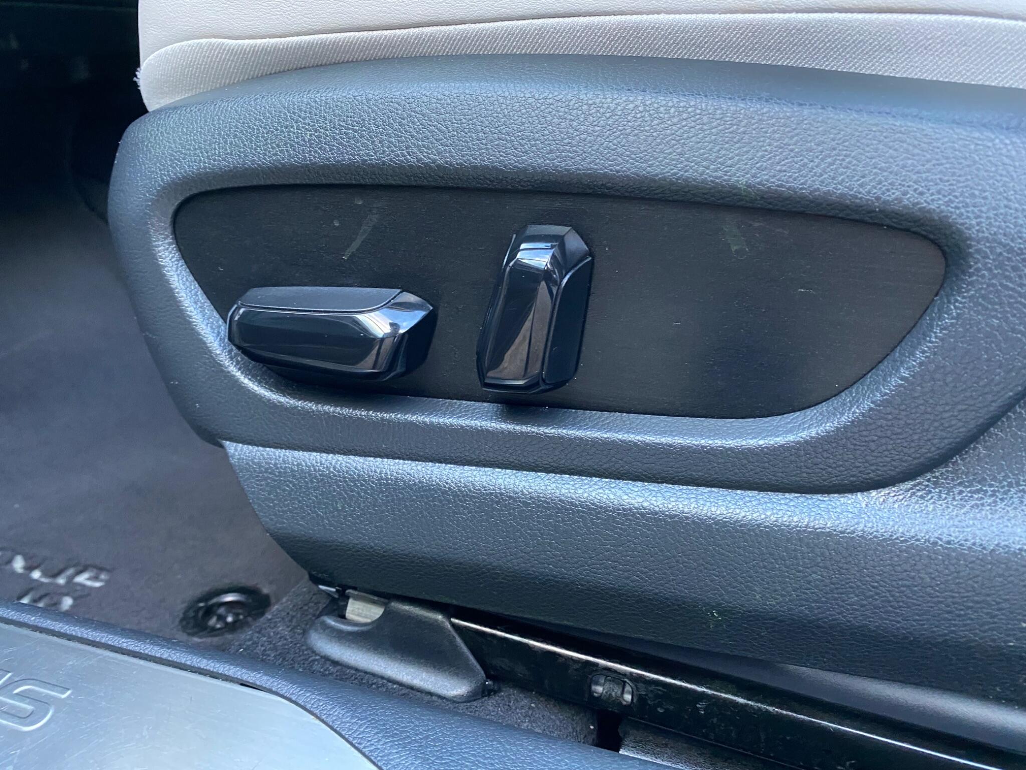 Lexus Ux view 40