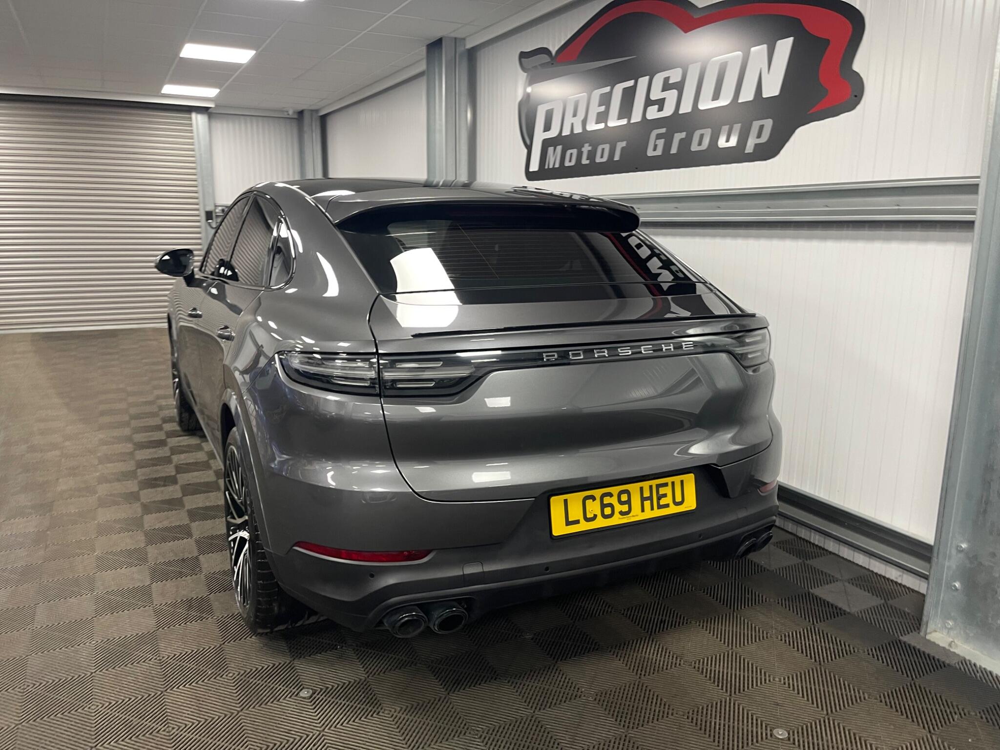 Porsche Cayenne view 22