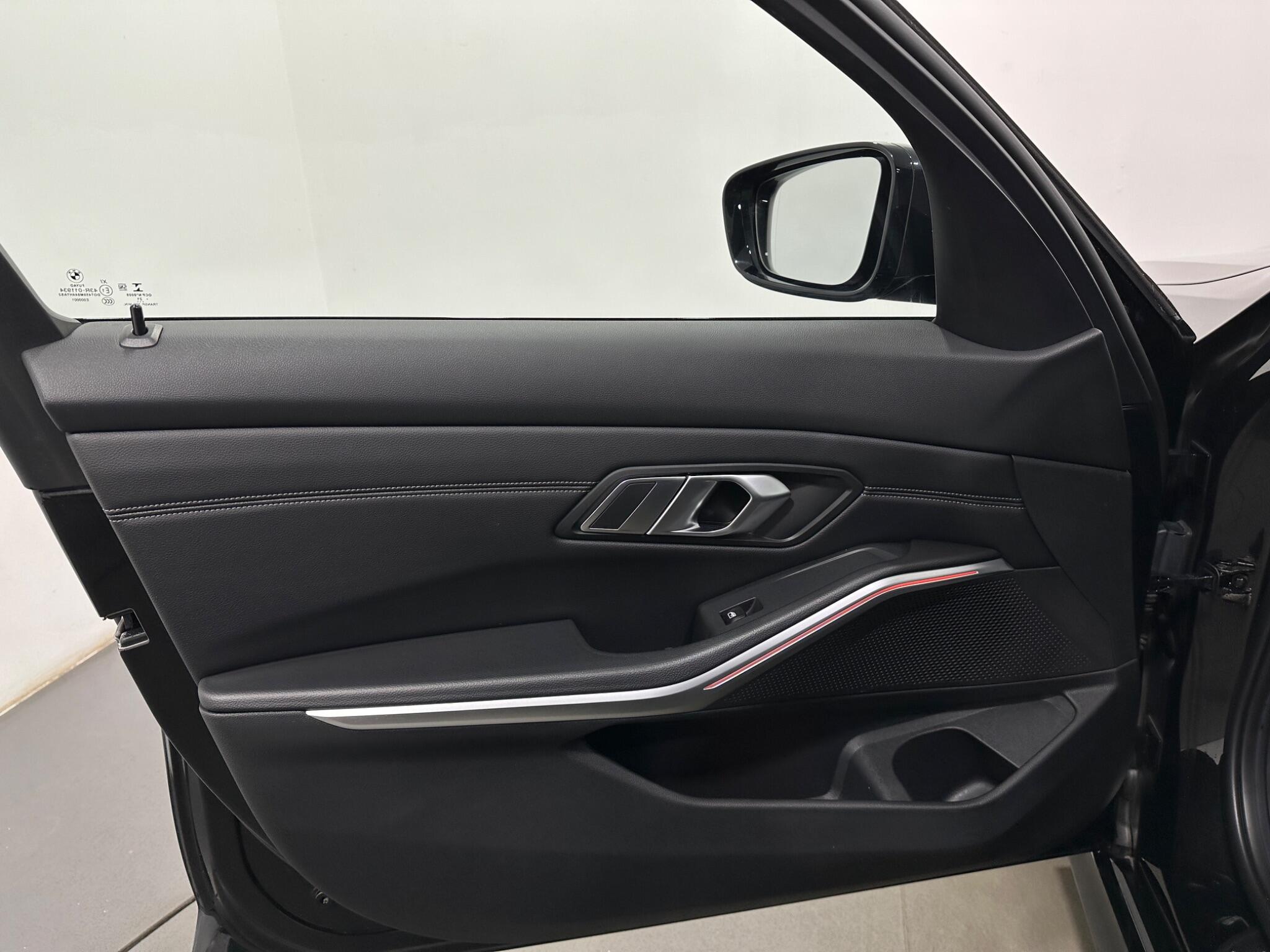 BMW 3 Series view 38
