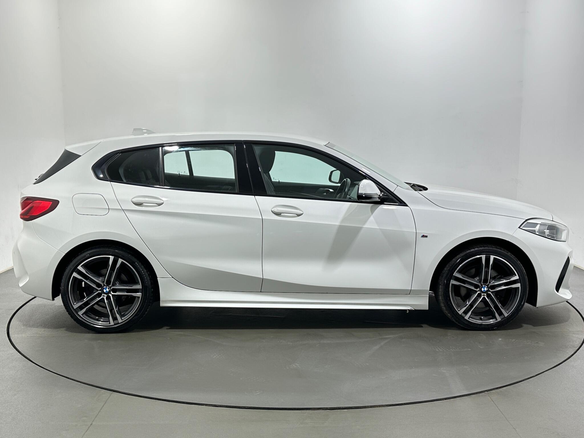 BMW 1 Series view 9