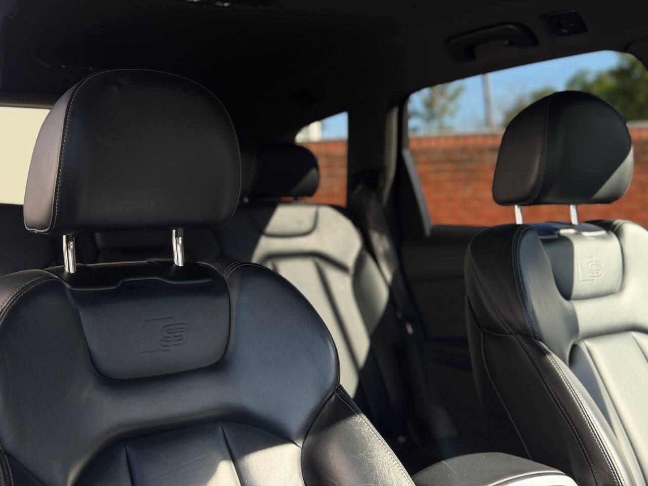 Audi Q7 view 14