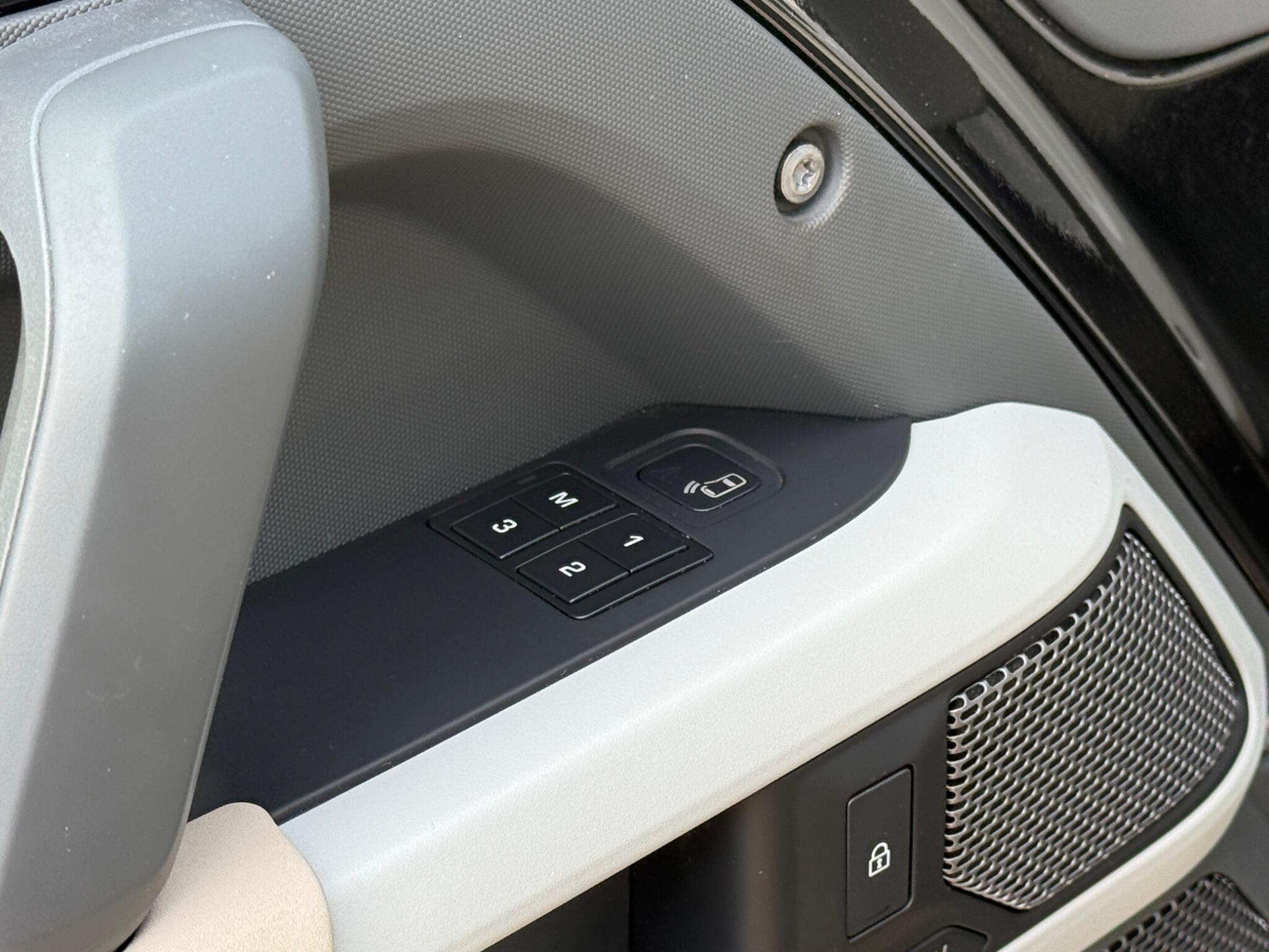Land Rover Defender view 46
