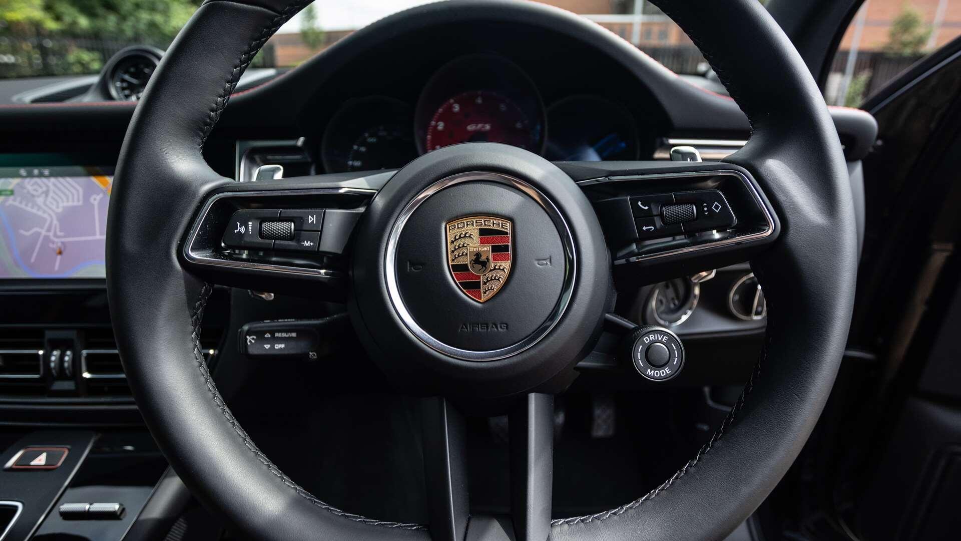 Porsche Macan view 19