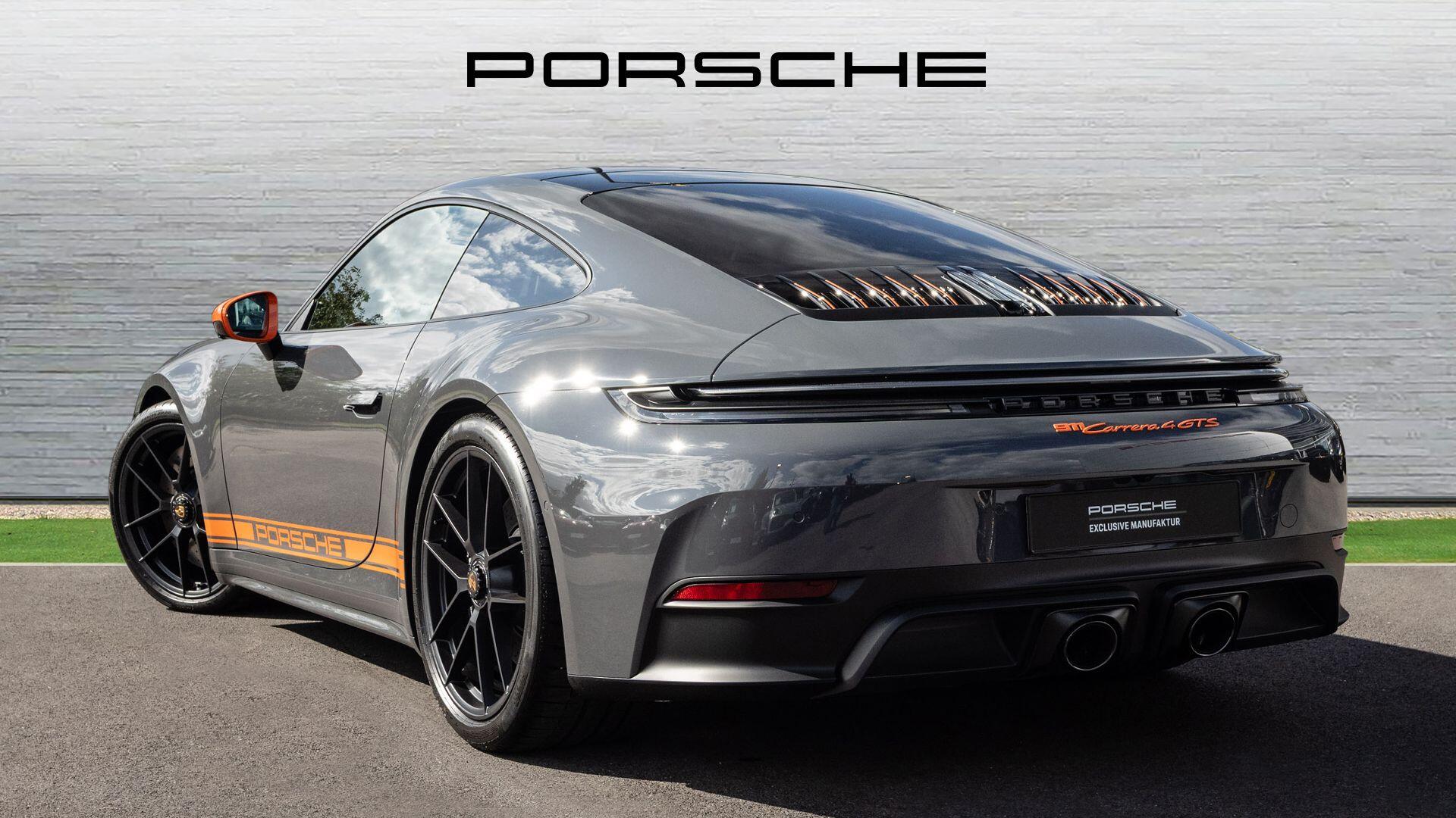 Porsche 911 view 4