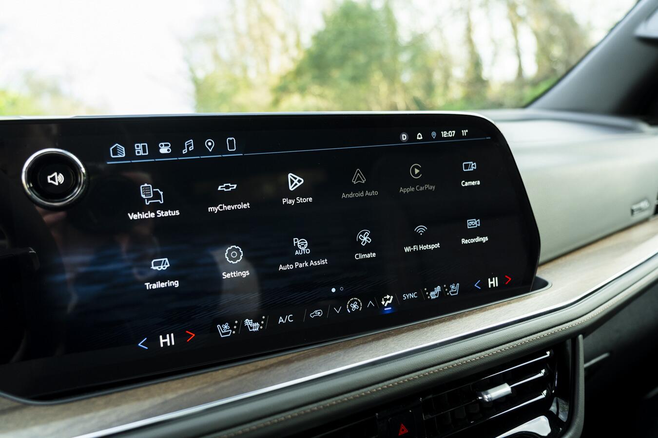 Chevrolet Suburban view 33