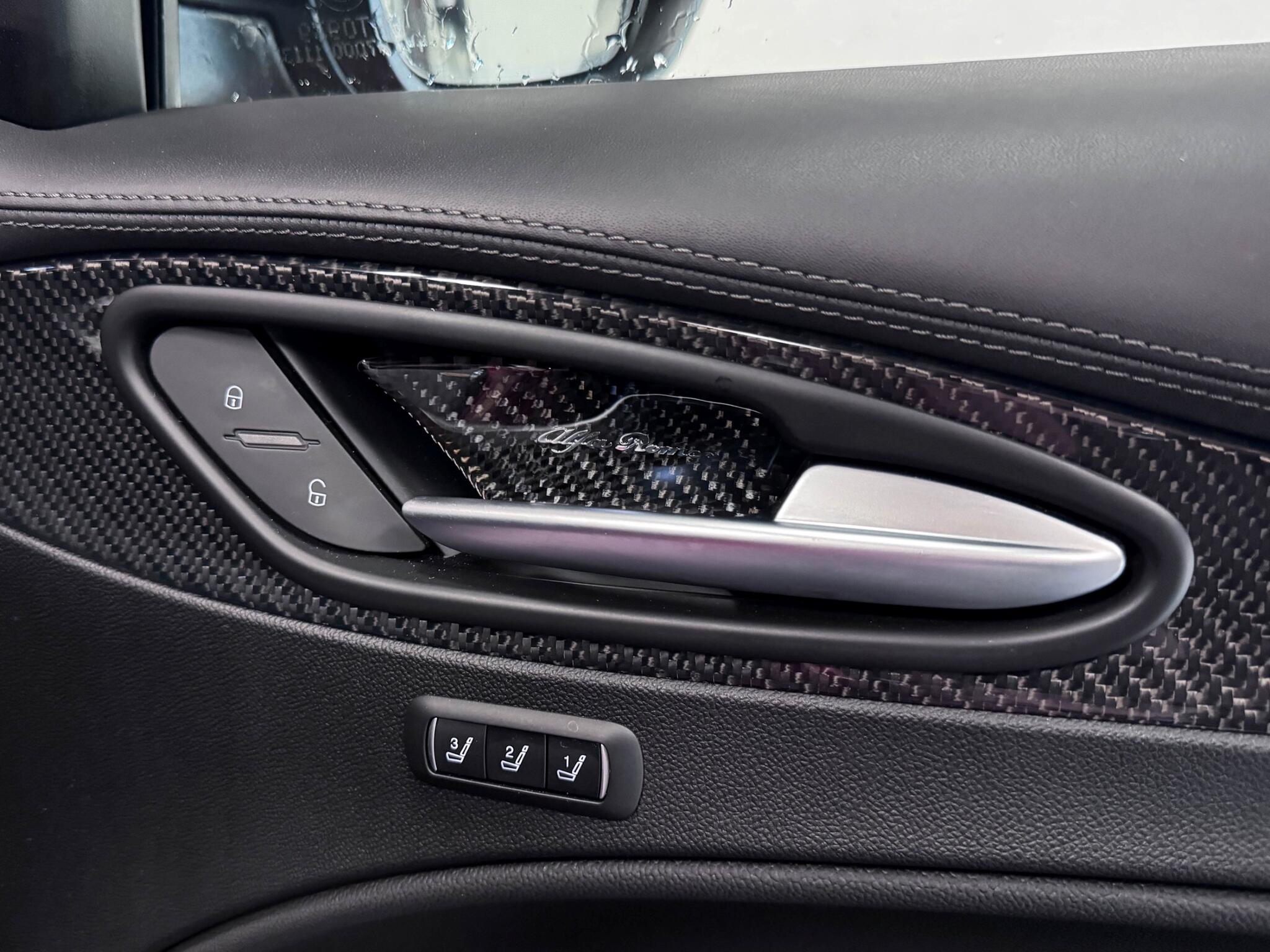 Alfa Romeo Stelvio view 29