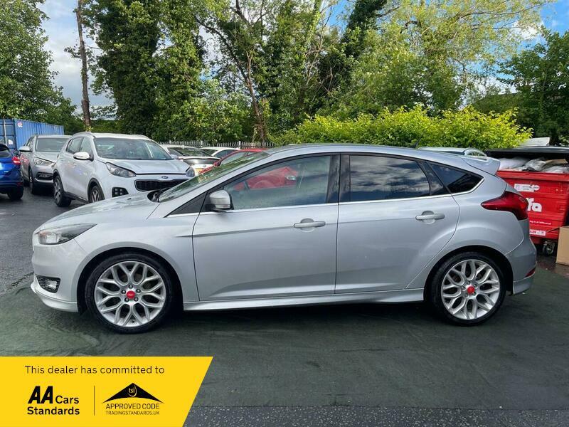 2016 Ford Focus image 14