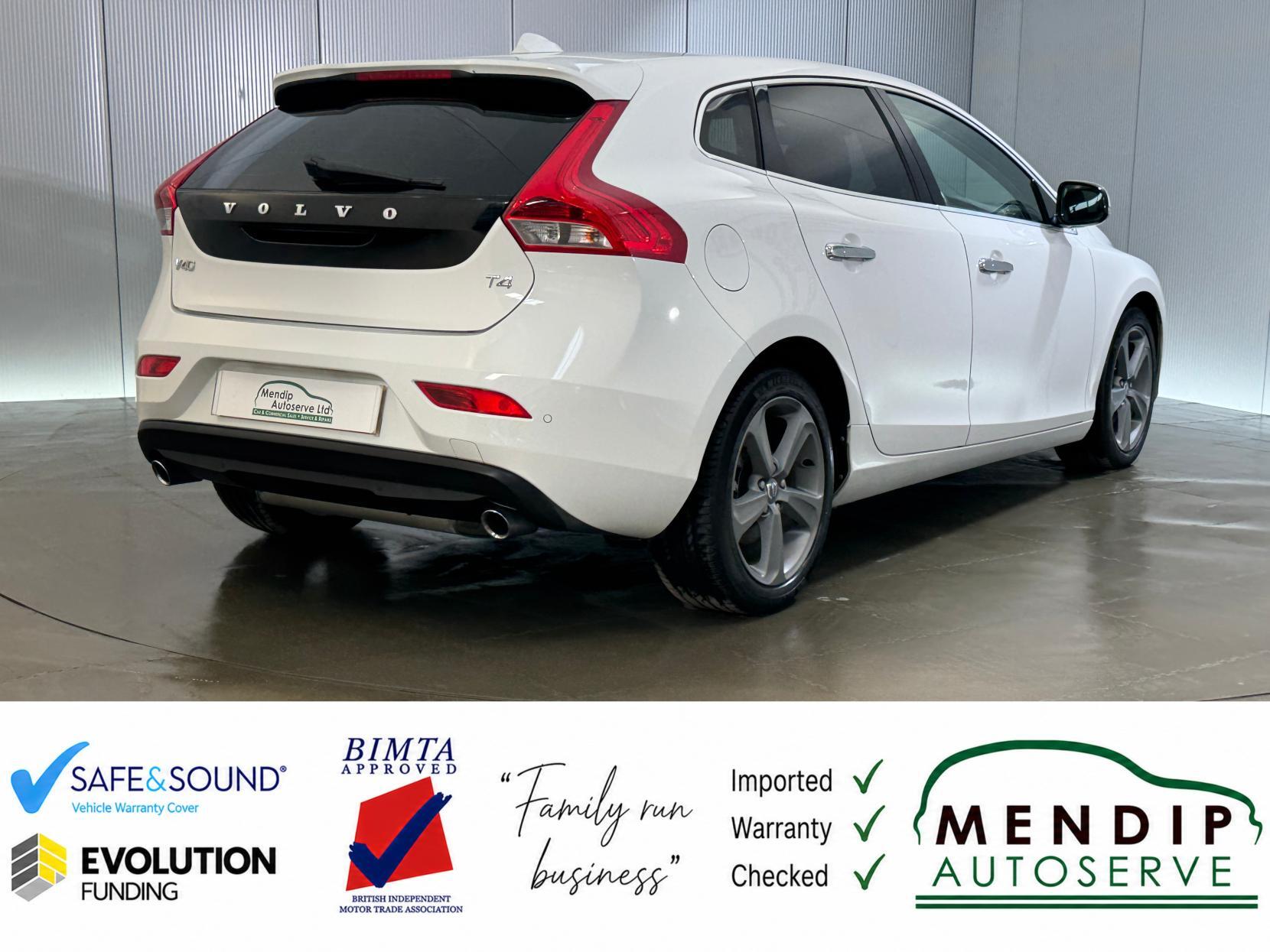 Volvo V40 view 28