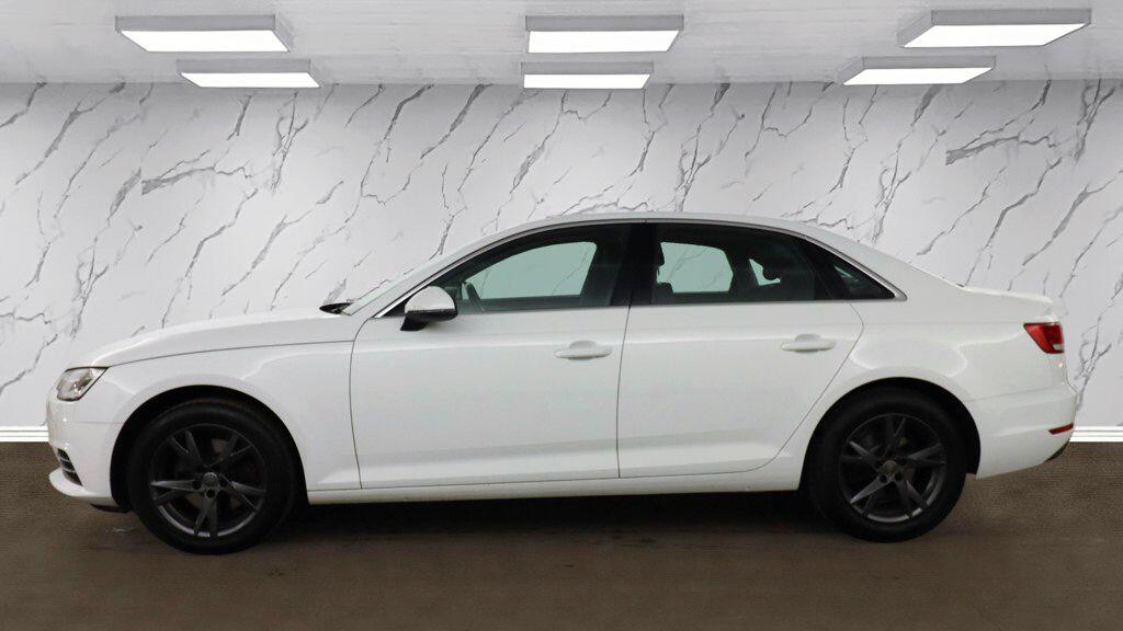 Audi A4 view 8