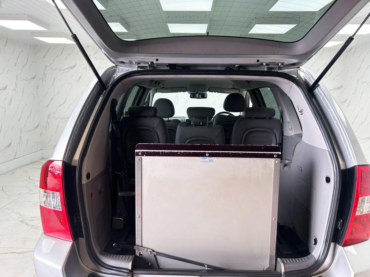 Kia Sedona view 23