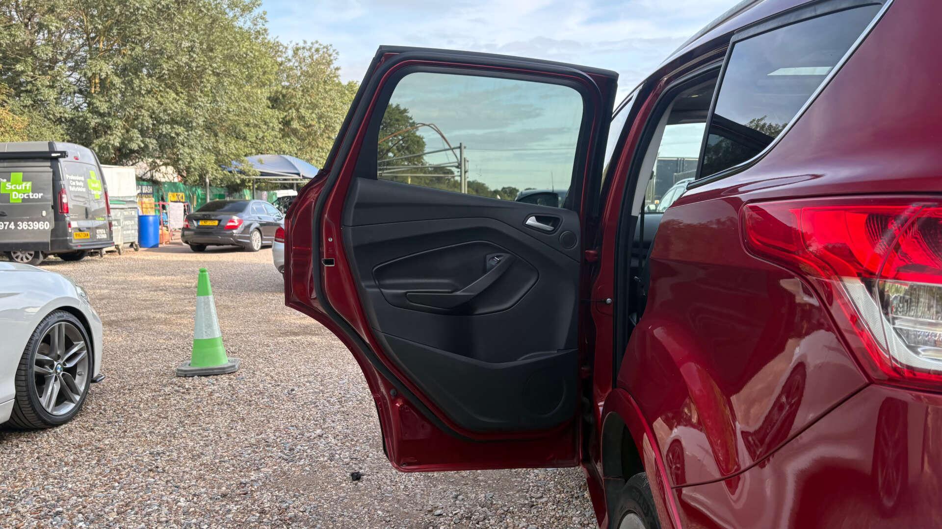 Ford Kuga view 44