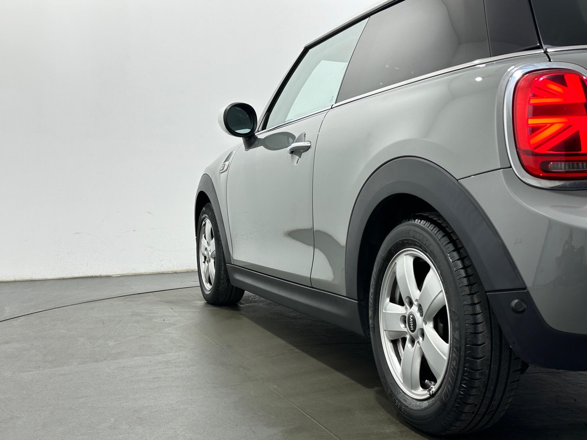Mini Hatch view 42