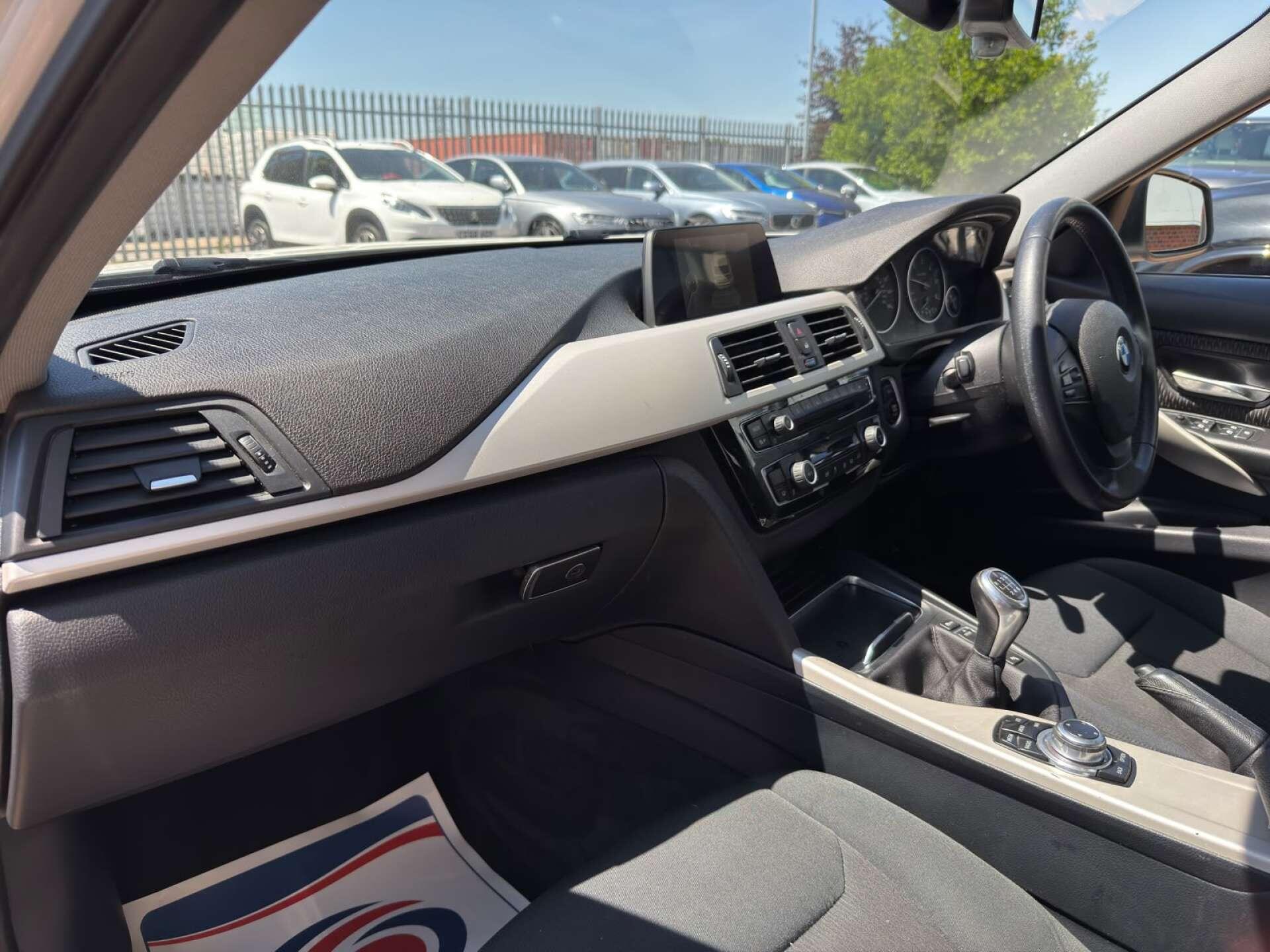 BMW 3 Series view 40