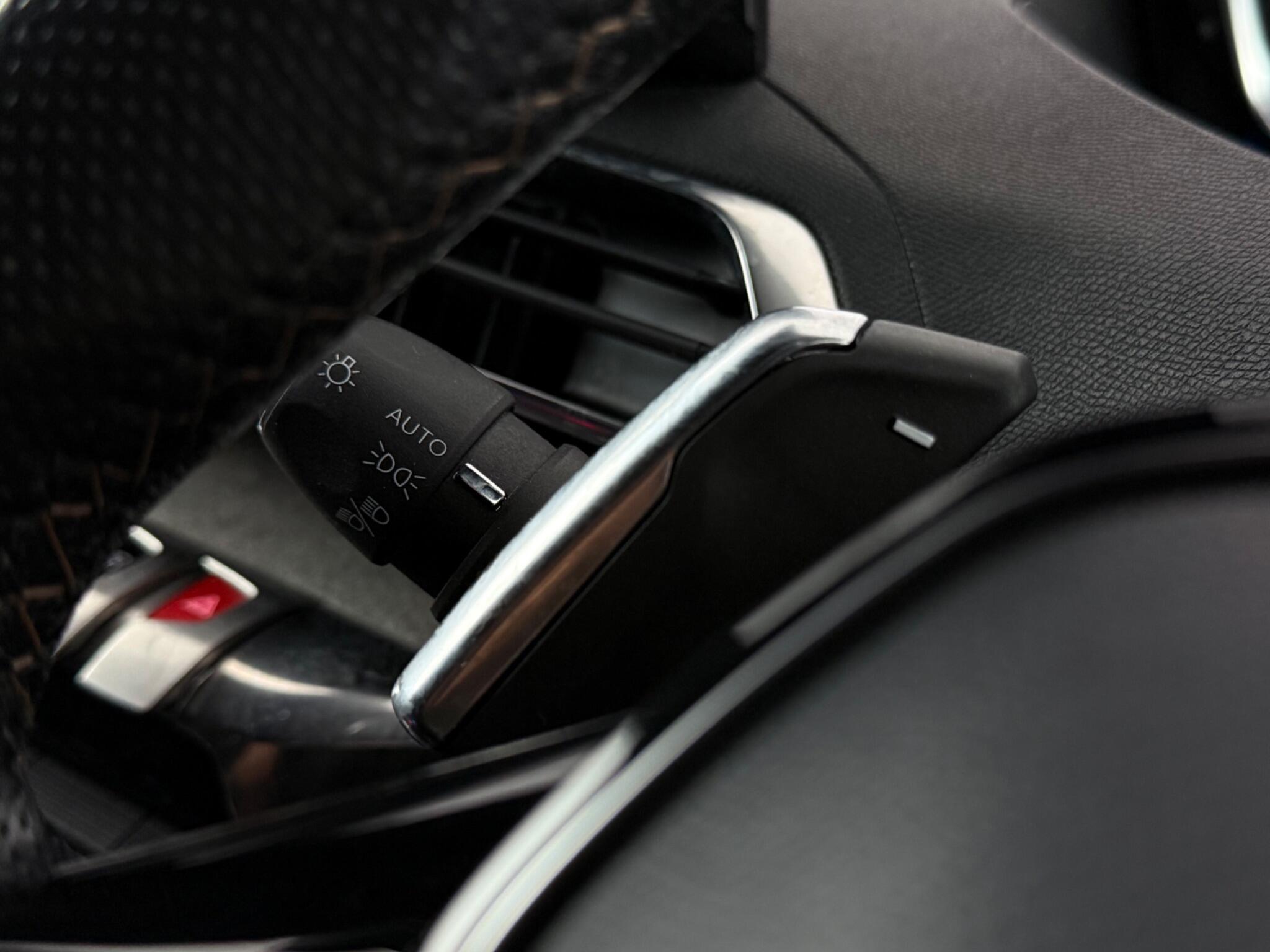 Peugeot 5008 view 18