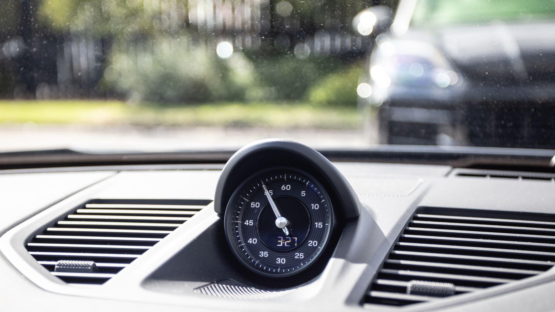 Porsche 911 view 31