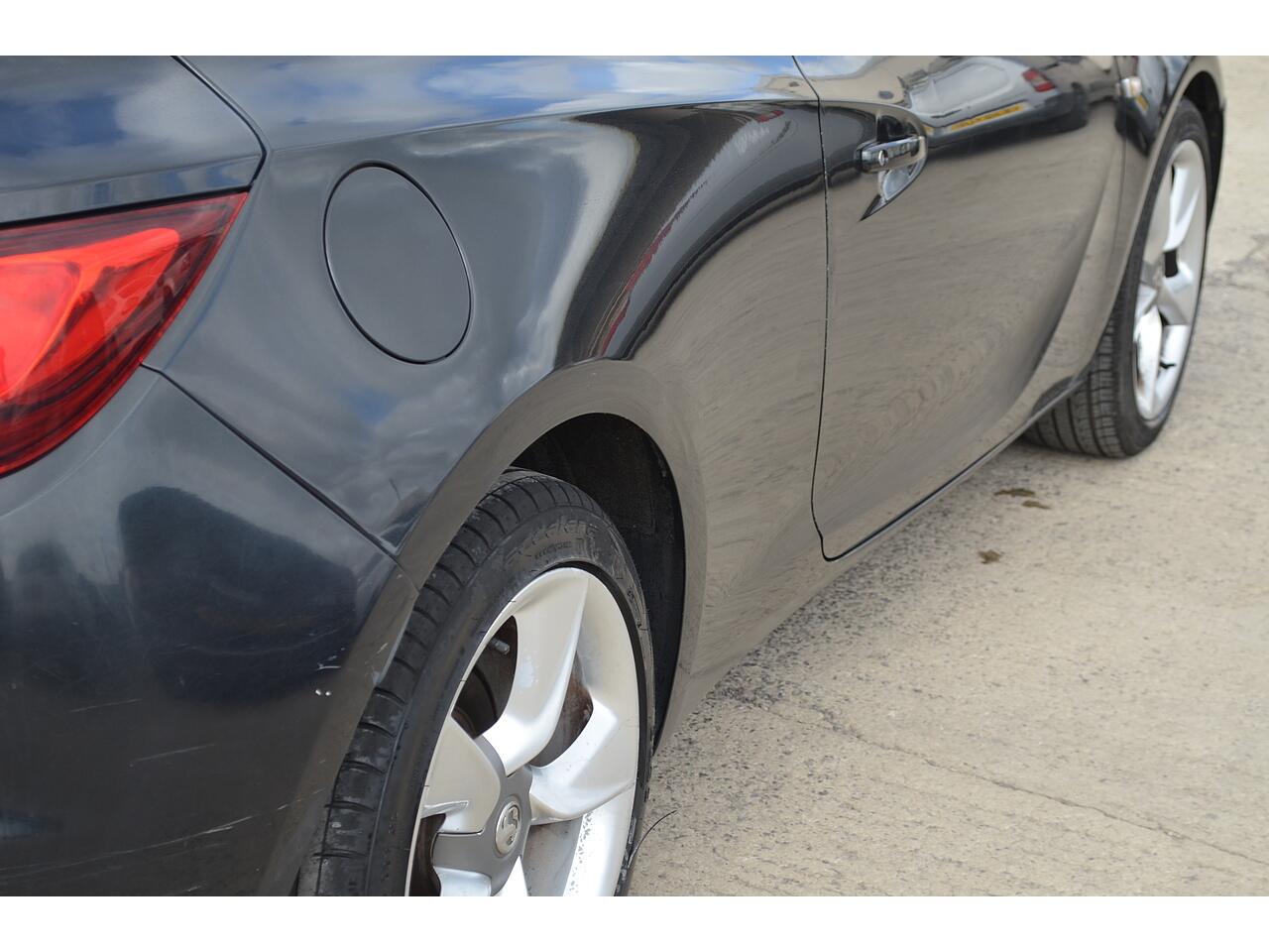 Vauxhall Astra GTC view 42