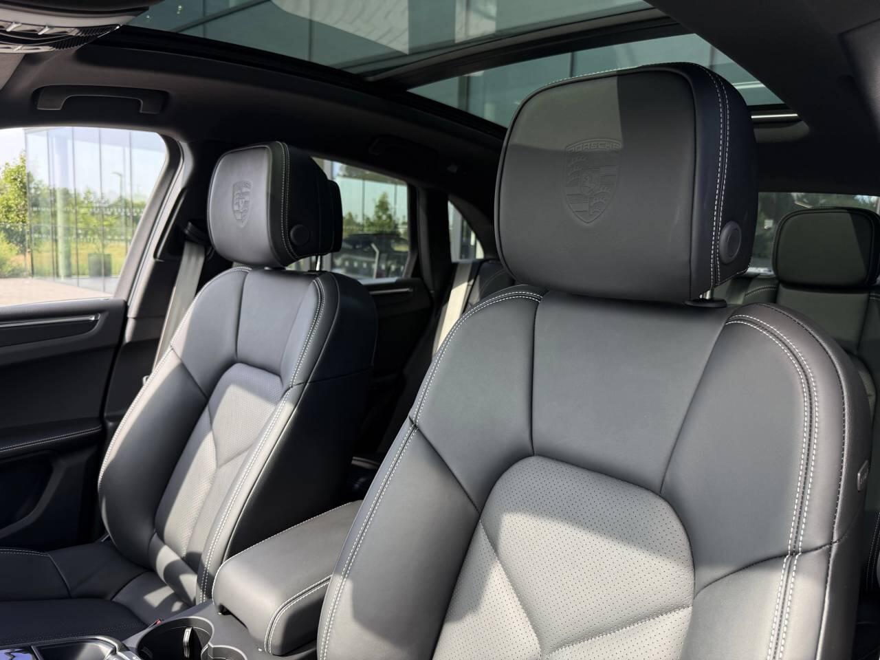 Porsche Macan view 13