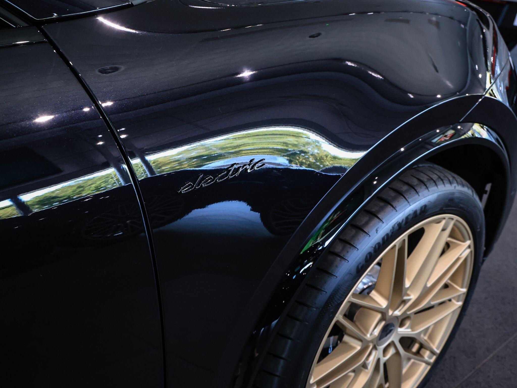 Porsche Macan view 30