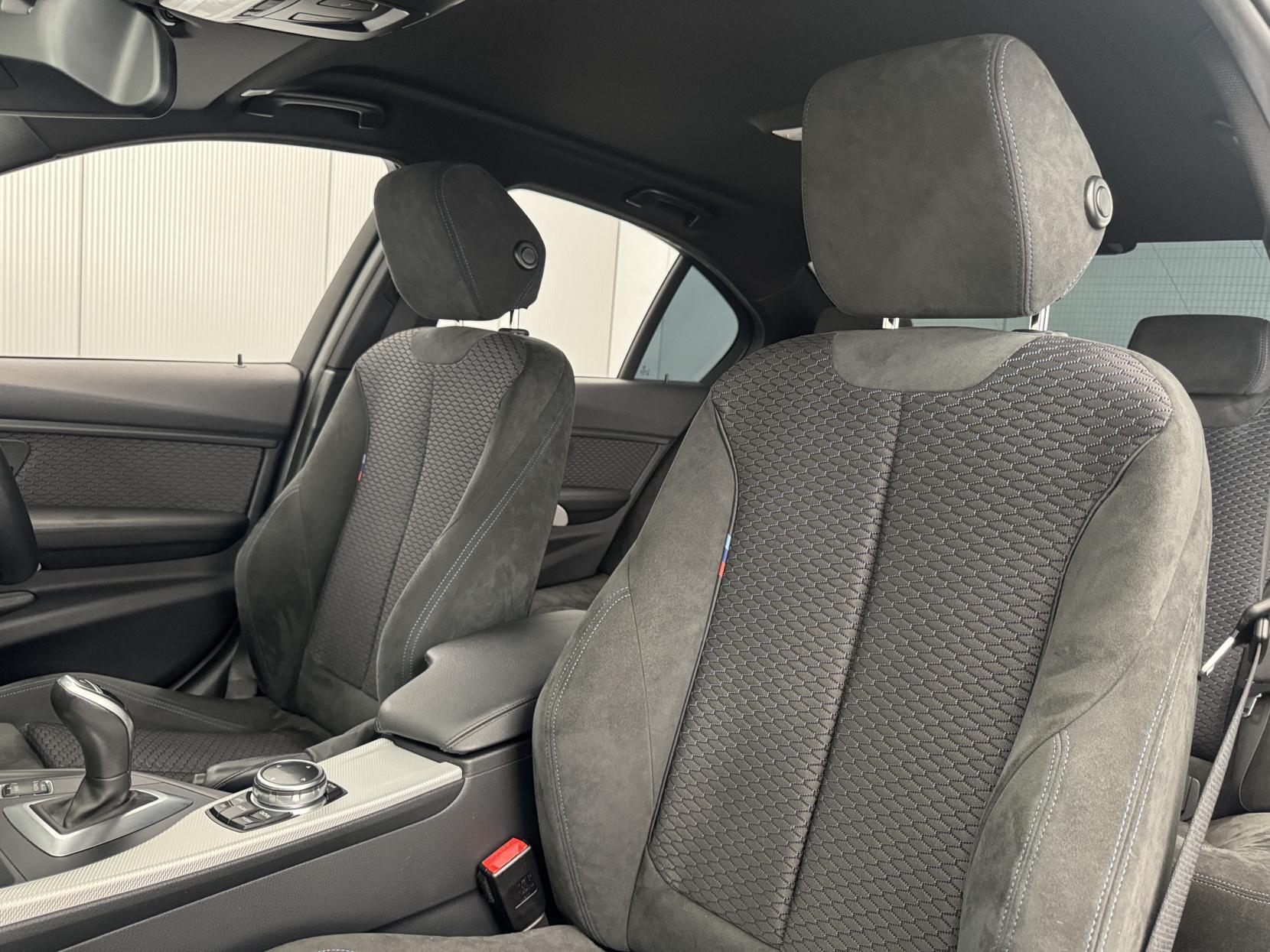 BMW 3 Series view 44