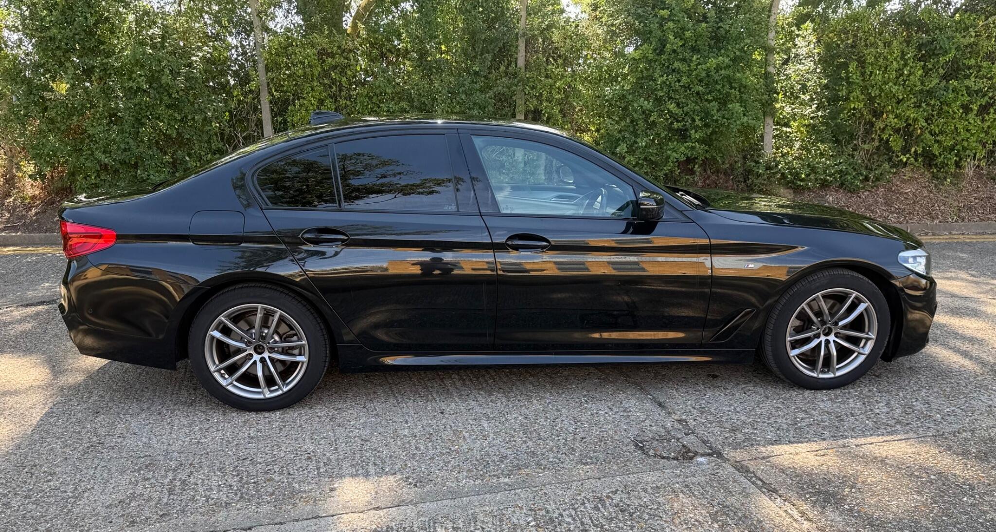 BMW 5 Series view 8