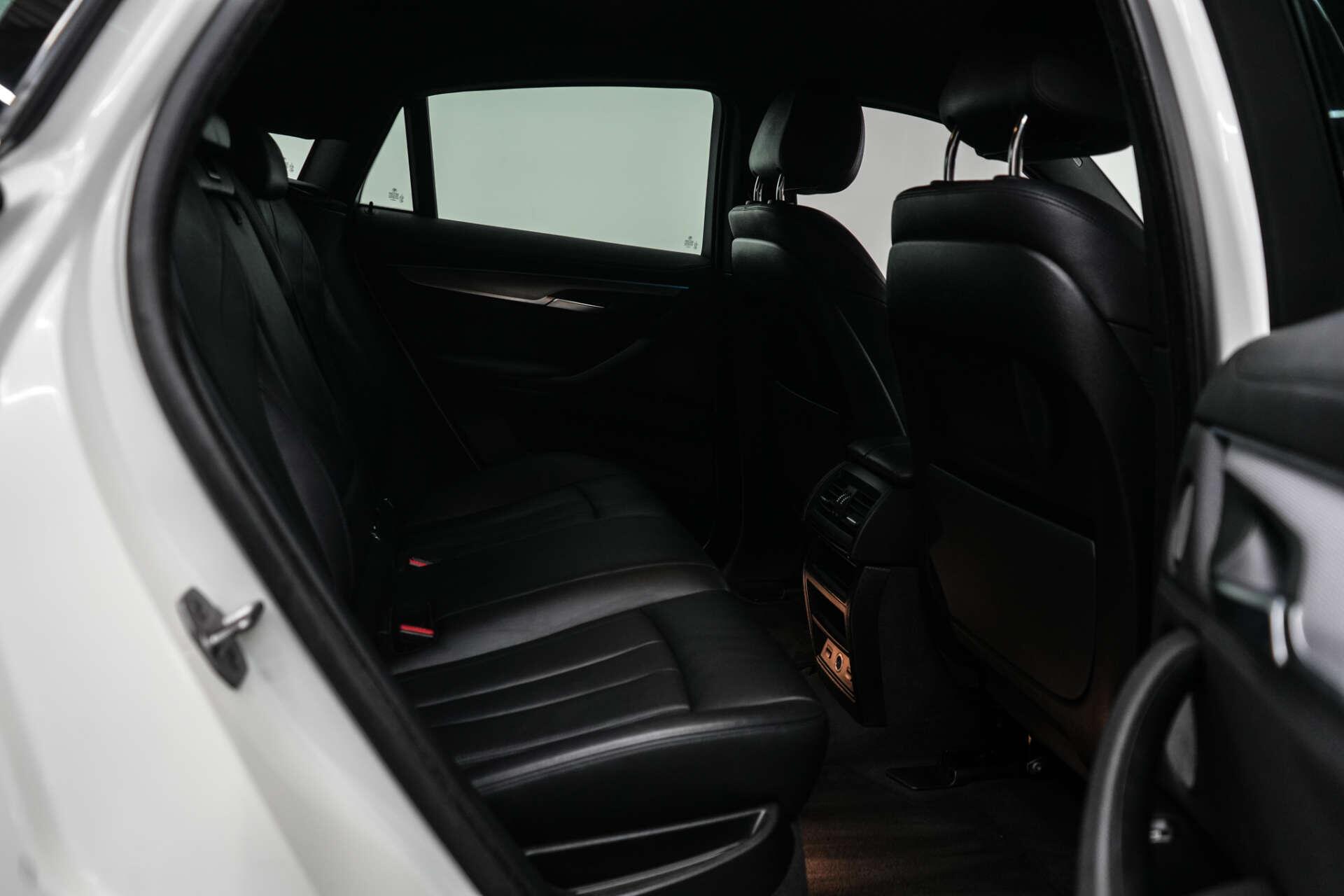BMW X6 view 21