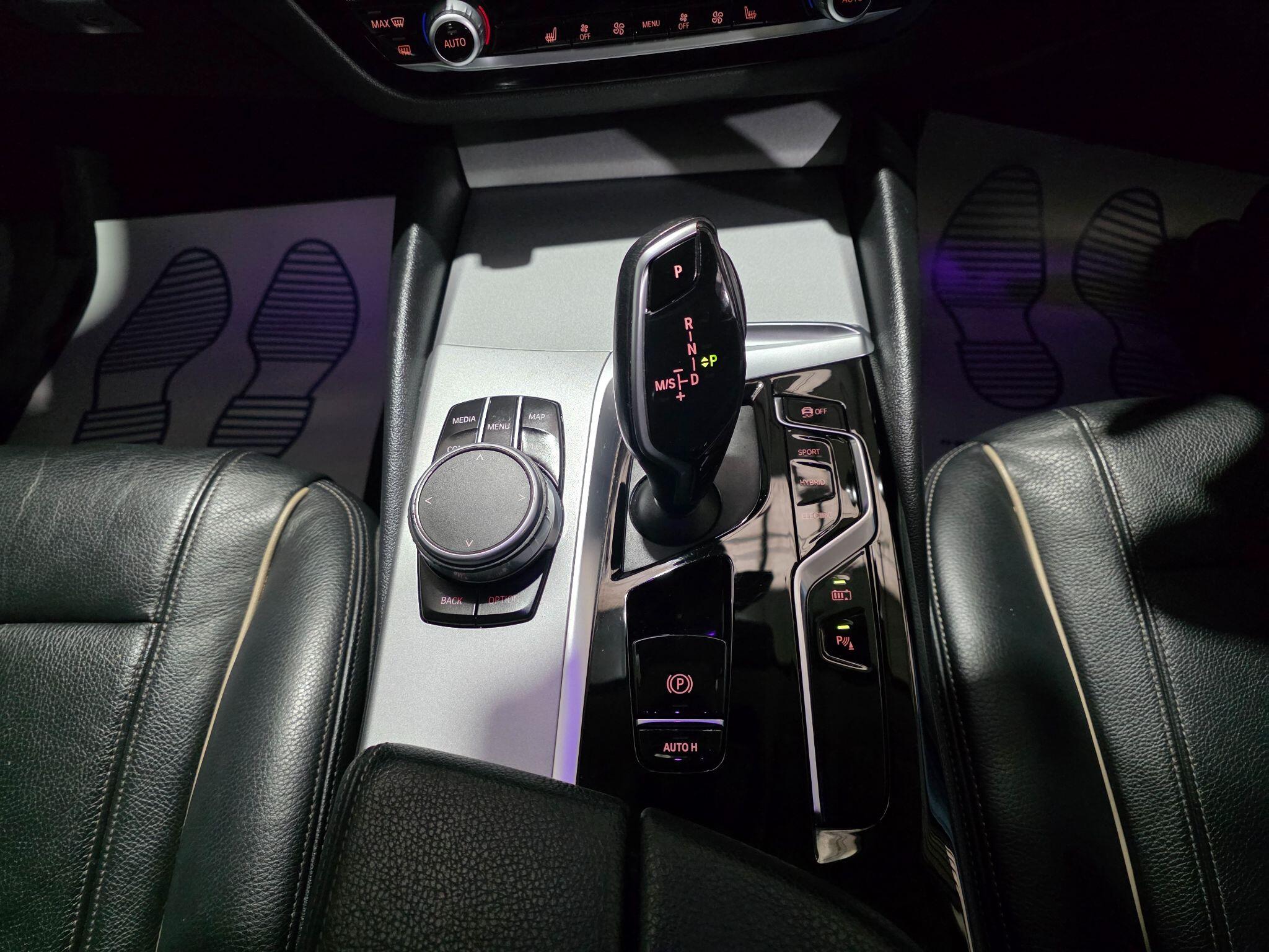 BMW 5 Series view 13