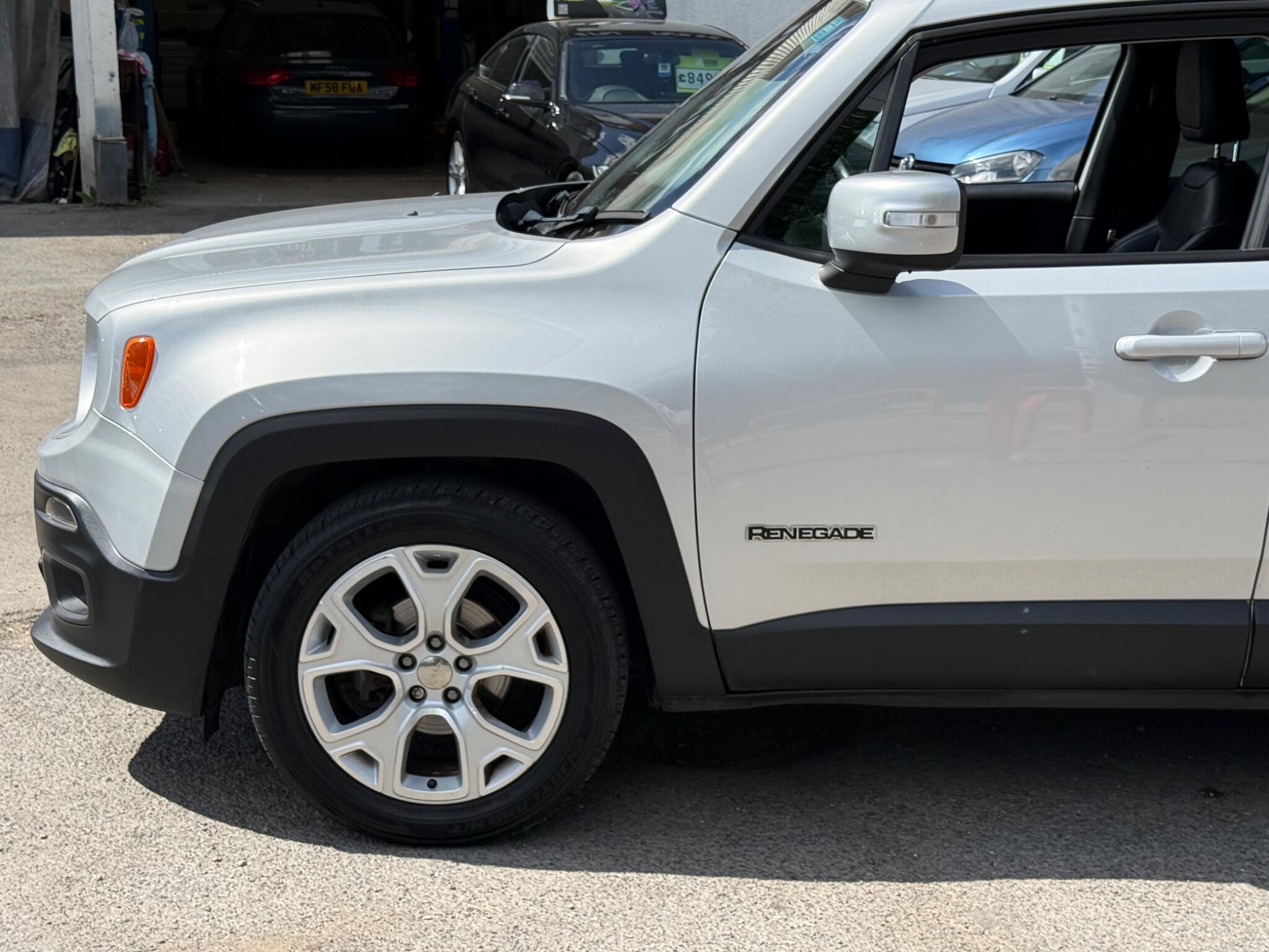 Jeep Renegade - Image 11