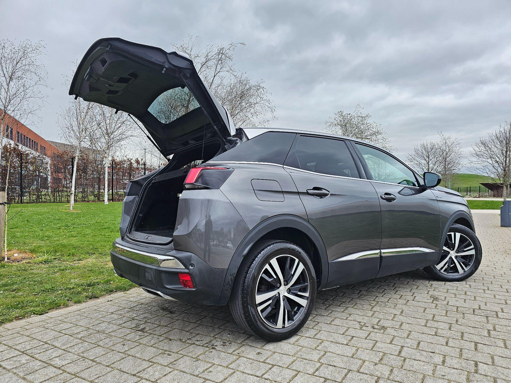 Peugeot 3008 view 3
