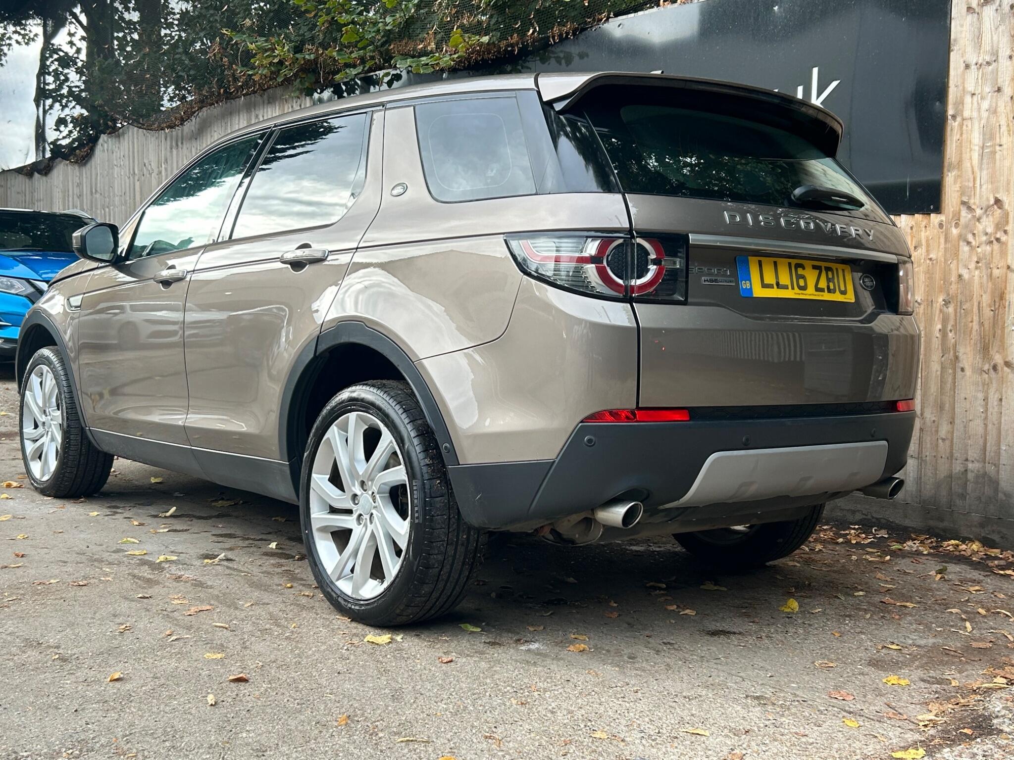 Land Rover Discovery Sport view 15