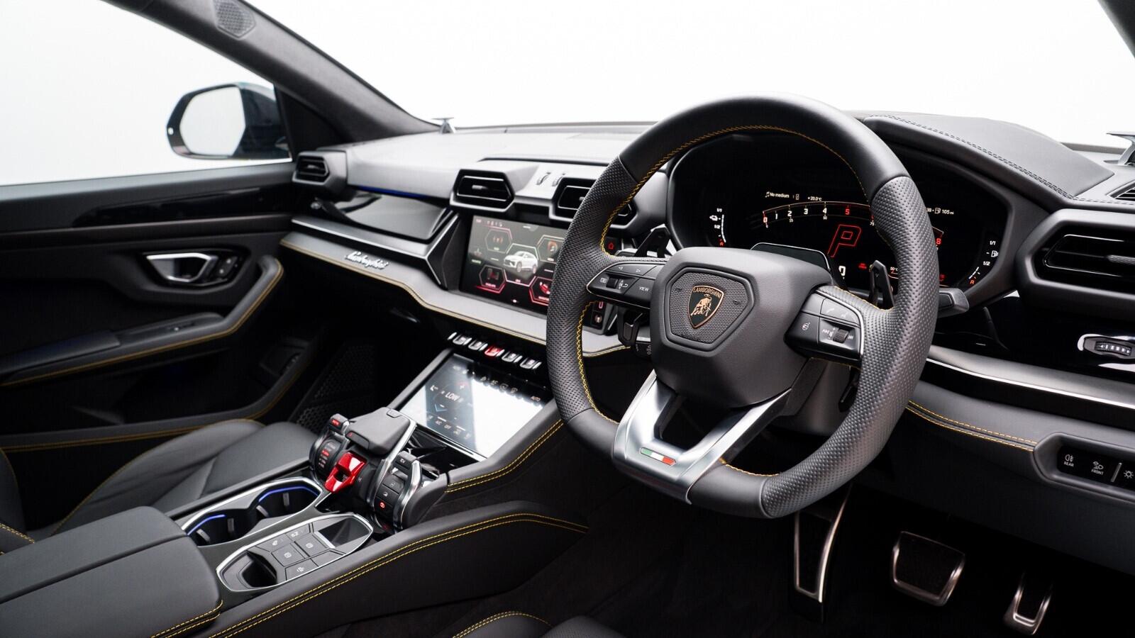 Lamborghini Urus view 27