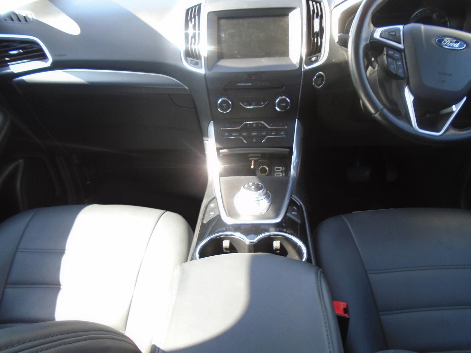 Ford Galaxy view 9