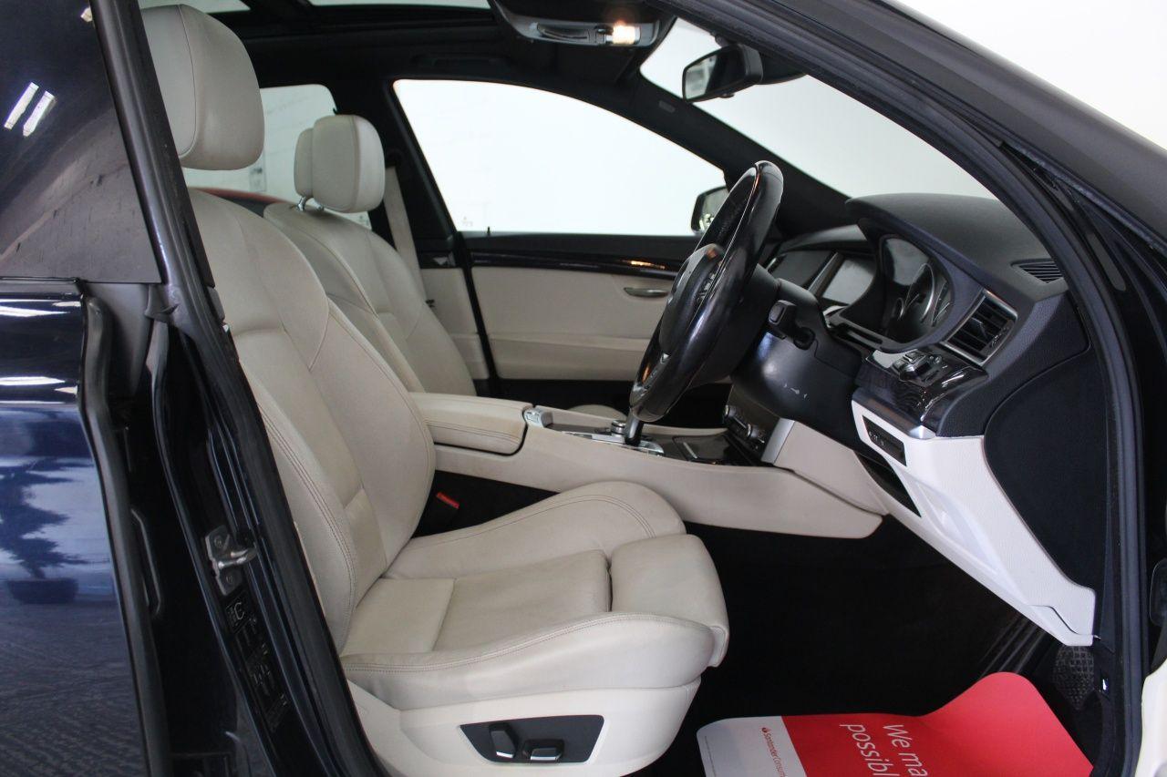 BMW 5 Series view 33