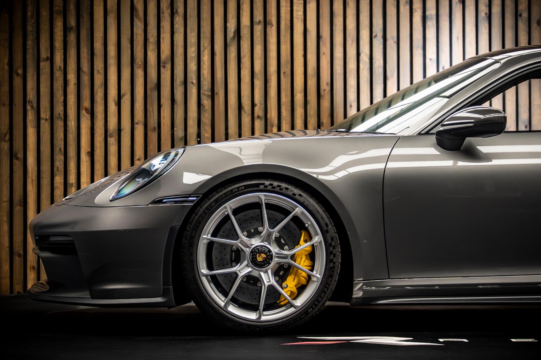 Porsche 911 view 9
