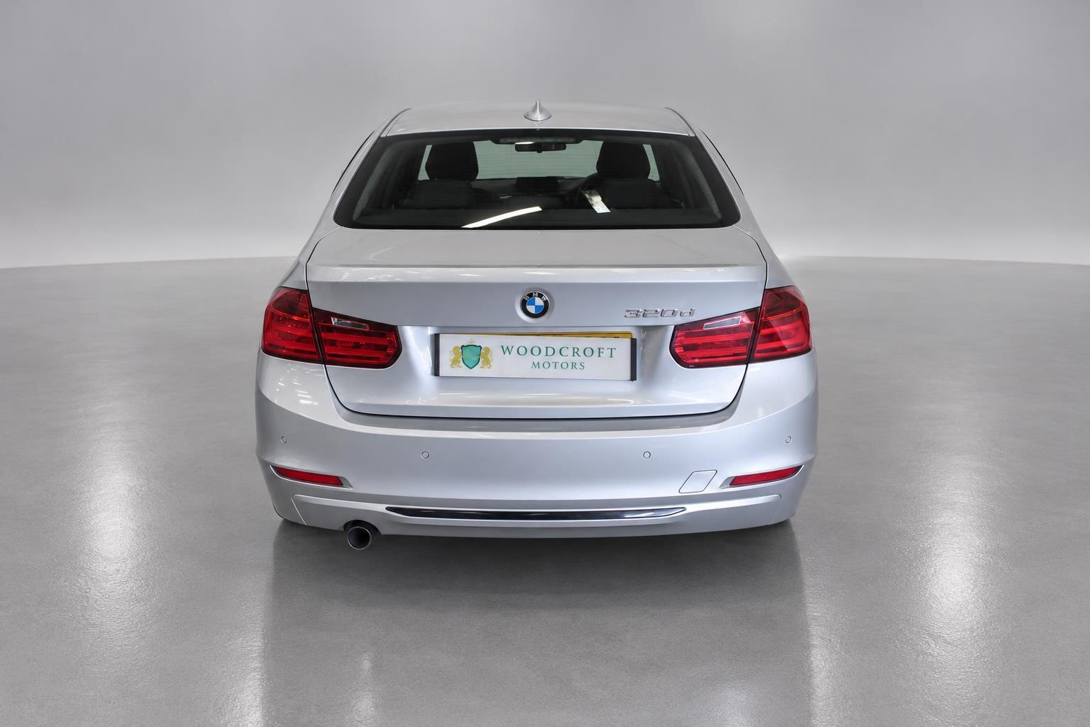 BMW 3 Series view 14
