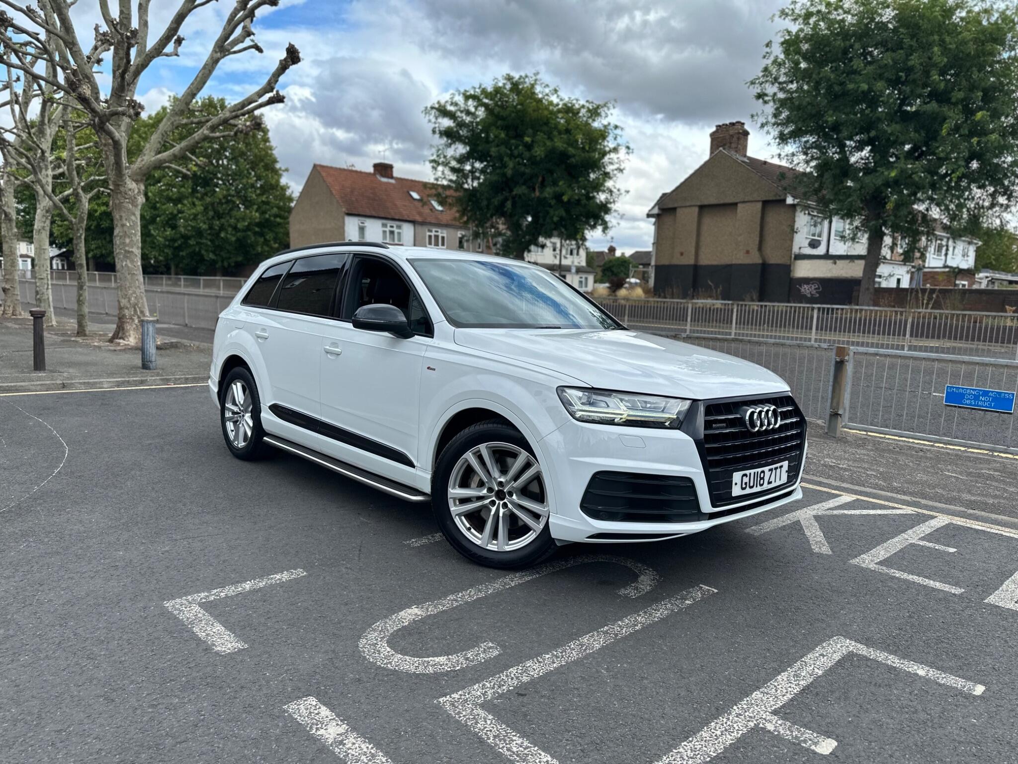 Audi Q7 view 5