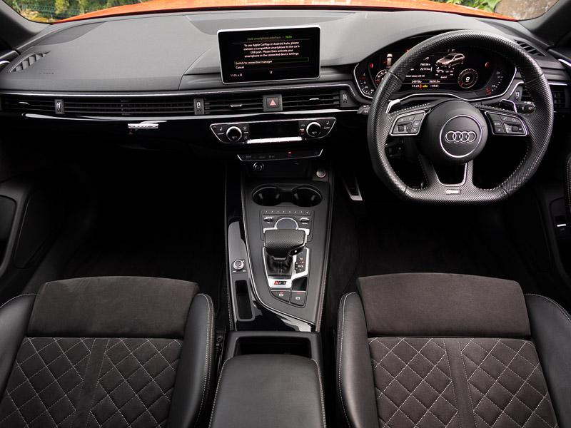 Audi RS4 view 3