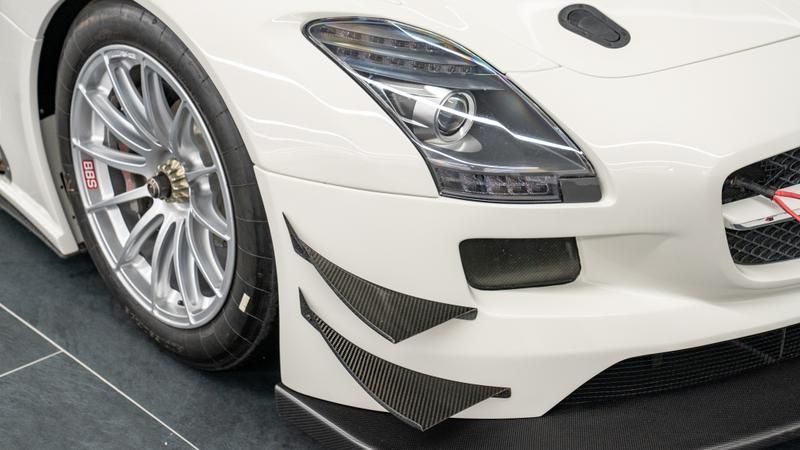 Mercedes-Benz SLS view 9
